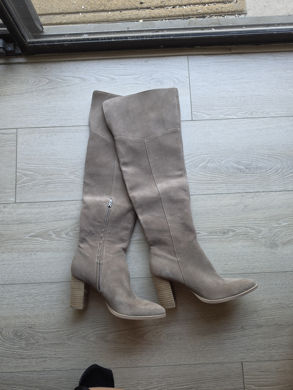 Women's Knee-High Suede Block Heel Boots - Taupe